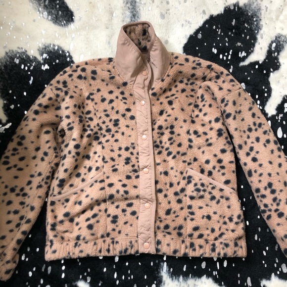 Abercrombie & Fitch Jackets & Blazers - Abercrombie & fitch size Medium leopard print cozy button up jacket